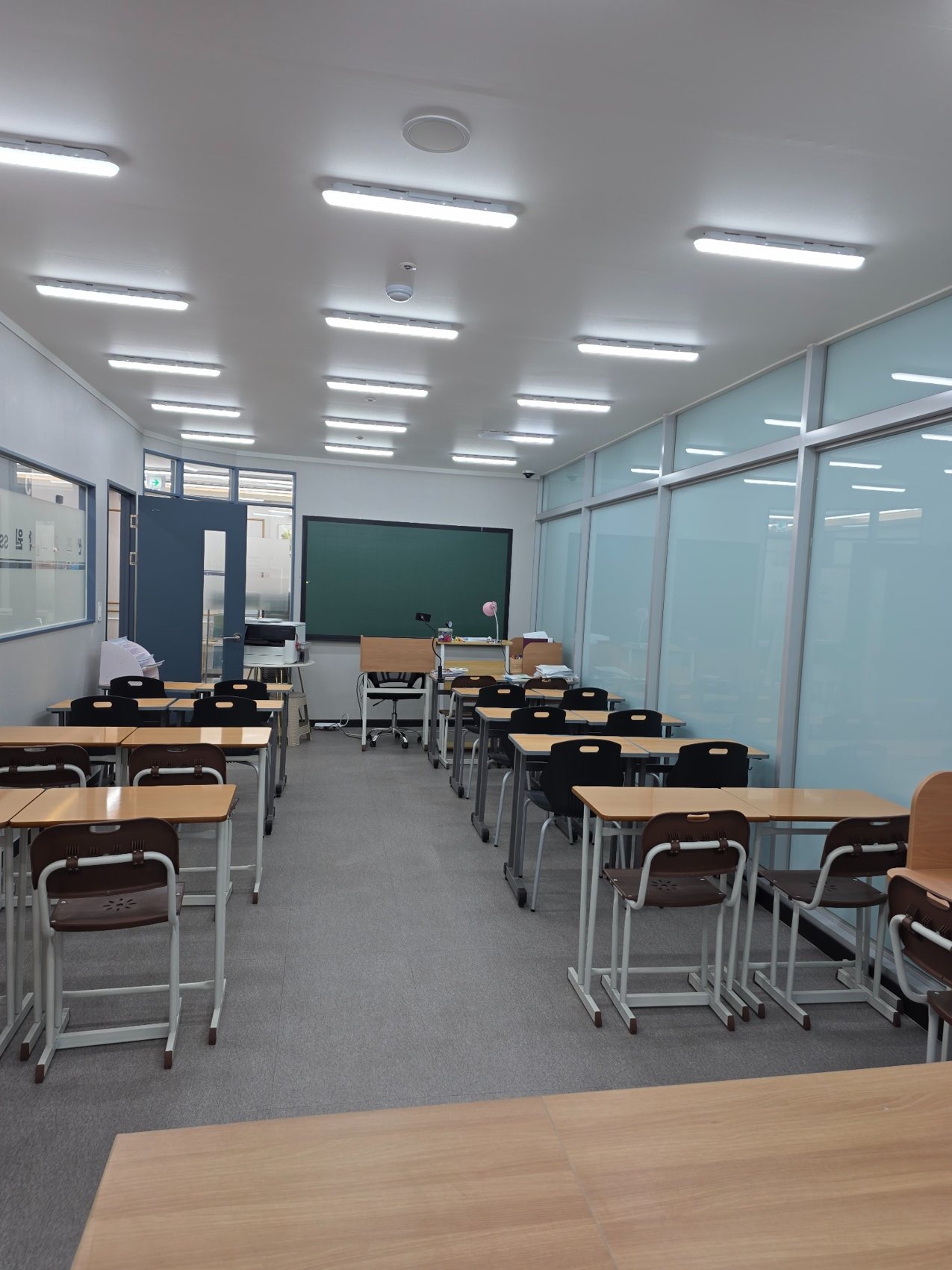 명륜클린 대구 학원 대형 강의실 바닥 관리