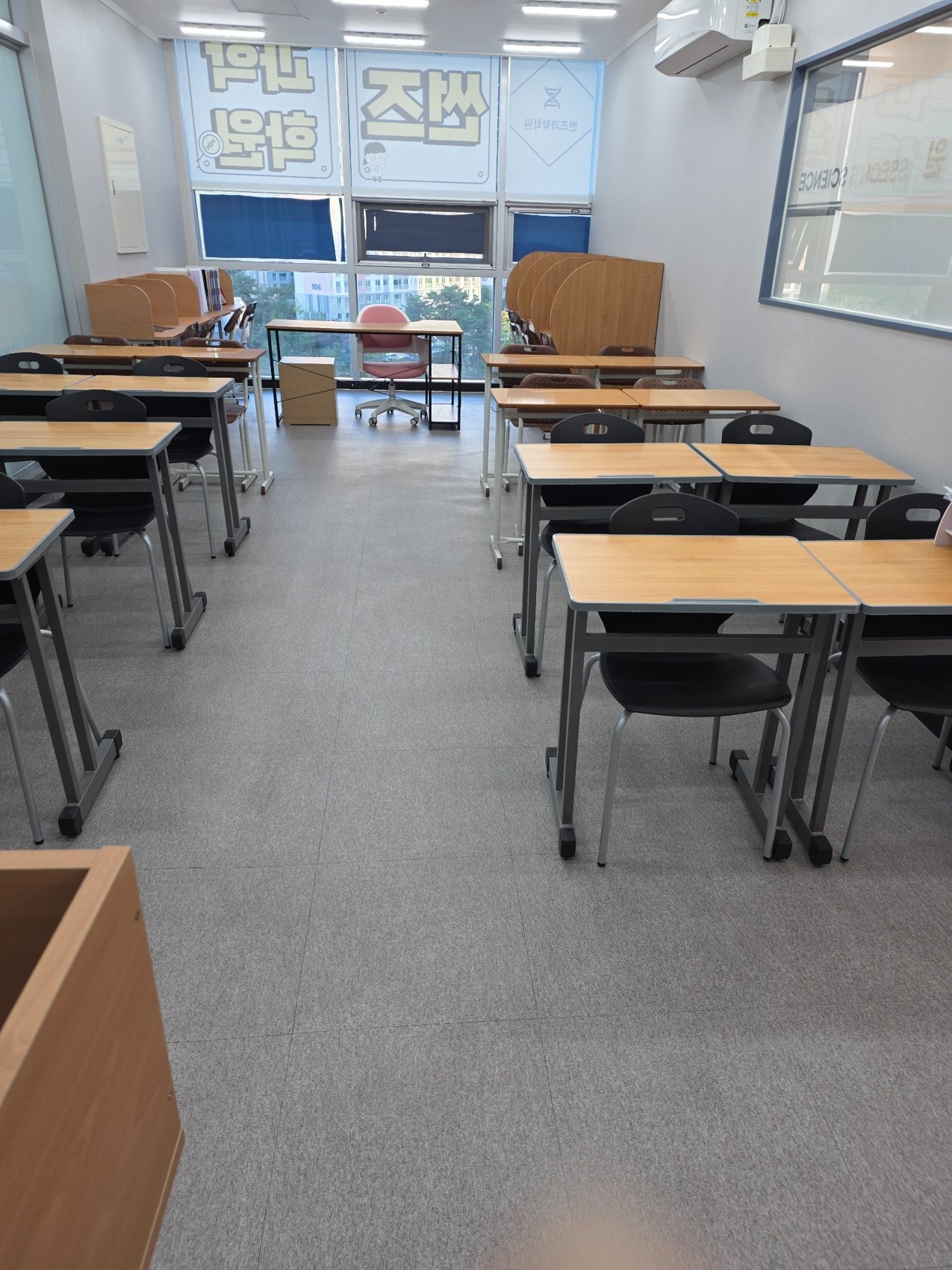 명륜클린 대구 학원 책상 및 의자 주변 청소